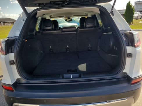 Used 2020 Jeep Cherokee Limited w/ Technology Group AWD/4WD image 8