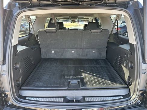 Used 2019 Cadillac Escalade ESV Luxury image 21