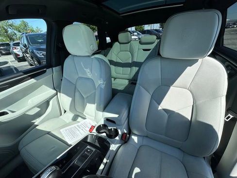 Used 2024 Porsche Macan AWD/4WD image 27