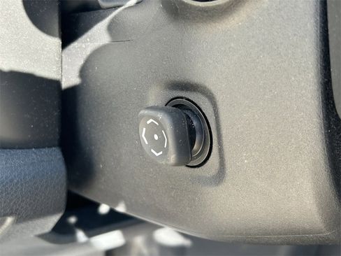 Used 2022 Toyota Sienna Limited image 35