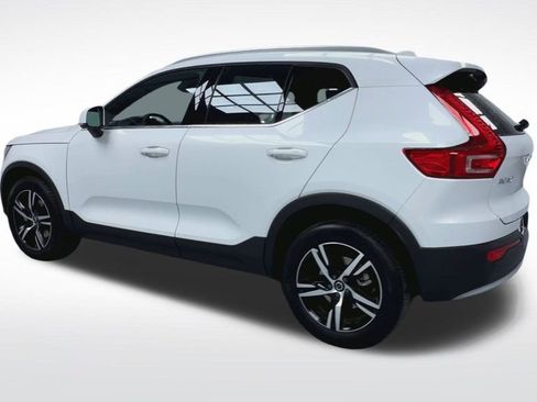 Used 2025 Volvo XC40 B5 Core image 22