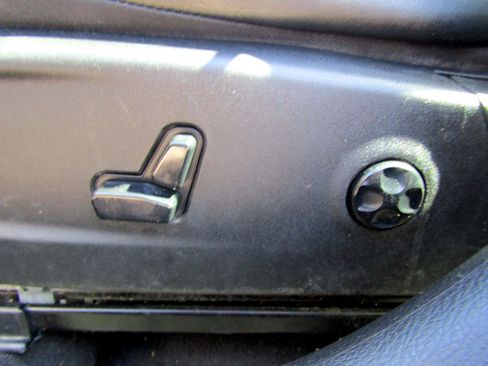 Used 2016 Chrysler 300 C image 33