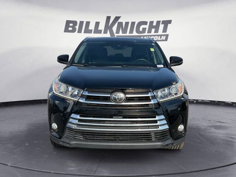 Used 2017 Toyota Highlander Limited image 2