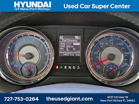 Used 2014 Chrysler Town & Country Touring FWD image 37