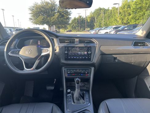 Certified 2023 Volkswagen Tiguan SE w/ Panoramic Sunroof Package FWD image 25