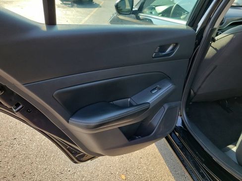Used 2024 Nissan Altima 2.5 SV FWD image 17