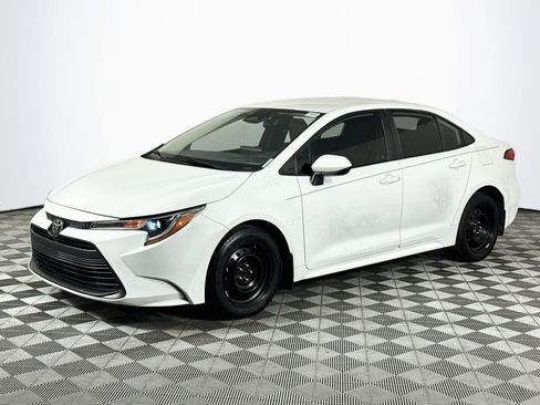 Used 2023 Toyota Corolla LE FWD image 4