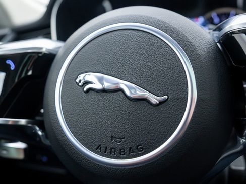 Used 2022 Jaguar F-PACE S image 37