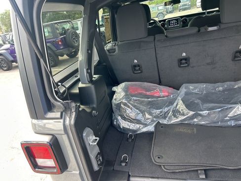 Used 2022 Jeep Wrangler Unlimited Sport image 30