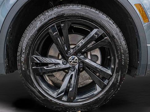 Used 2024 Volkswagen Tiguan SE R-Line image 27