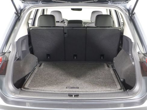 Used 2021 Volkswagen Tiguan SE AWD/4WD image 19