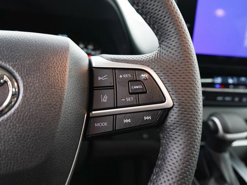 Used 2026 Toyota Sienna XLE FWD image 27
