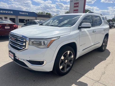 Used 2017 GMC Acadia SLT AWD/4WD image 4