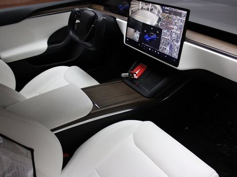 Used 2022 Tesla Model S AWD image 22