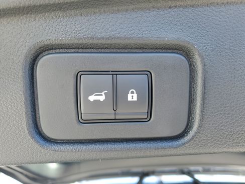 New 2026 Nissan Pathfinder SV image 7