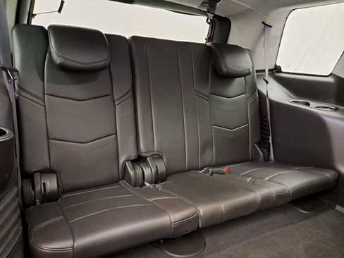 Used 2016 Cadillac Escalade Luxury image 39