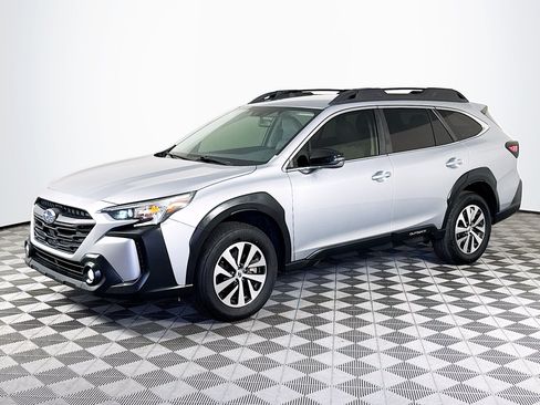 Used 2024 Subaru Outback Premium AWD/4WD image 4