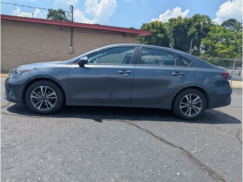 Used 2024 Kia Forte LXS FWD image 6