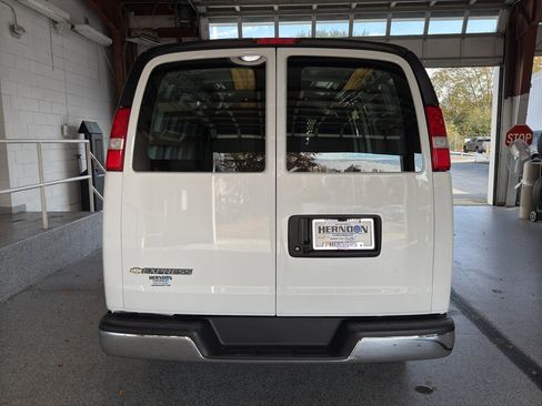 Used 2024 Chevrolet Express 2500 w/ Driver Convenience Package image 7