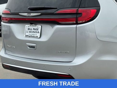 Used 2026 Chrysler Pacifica Limited image 8