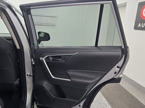 Used 2019 Toyota RAV4 LE image 17