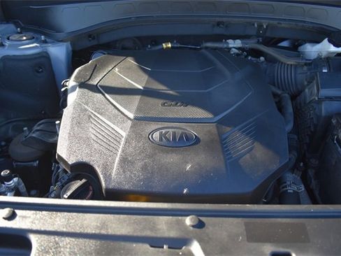 Used 2020 Kia Telluride LX image 32