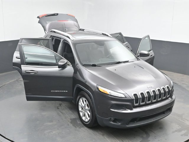 Used 2015 Jeep Cherokee Latitude w/ Comfort/Convenience Group FWD image 49
