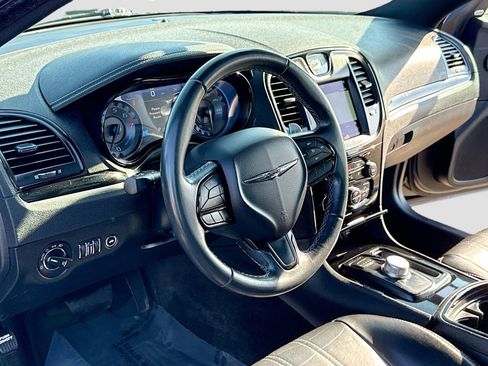 Used 2018 Chrysler 300 S w/ 300S Premium Group image 4