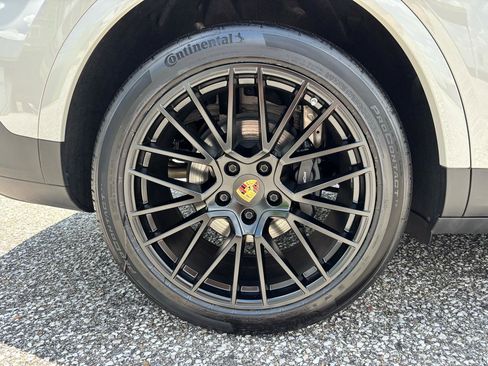Used 2023 Porsche Cayenne AWD/4WD image 41