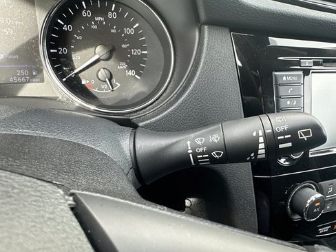 Used 2019 Nissan Rogue S w/ Special Edition Package FWD image 40