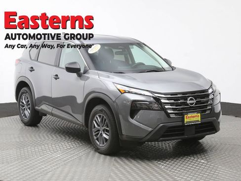 Used 2024 Nissan Rogue S AWD/4WD image 3