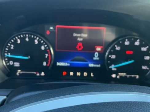 Used 2022 Ford Explorer XLT w/ Equipment Group 202A image 10