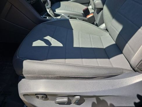 Used 2024 Volkswagen Taos SE image 31