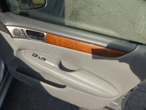 Used 2005 Lexus ES 330 FWD image 16