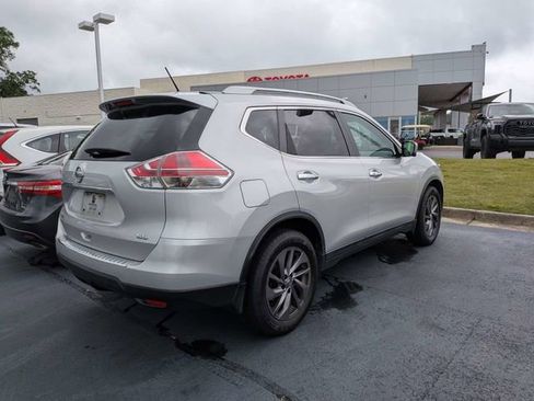 Used 2016 Nissan Rogue SL w/ SL Premium Package FWD image 3