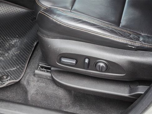 Used 2018 Chevrolet Traverse LT image 24