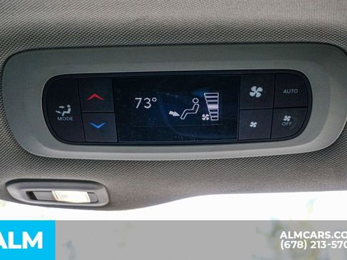 Used 2023 Chrysler Pacifica Limited image 37