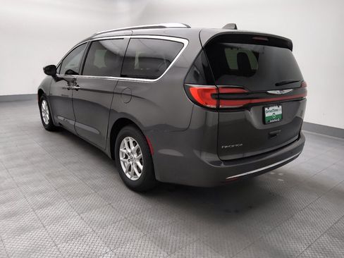 Used 2021 Chrysler Pacifica Touring-L FWD image 5