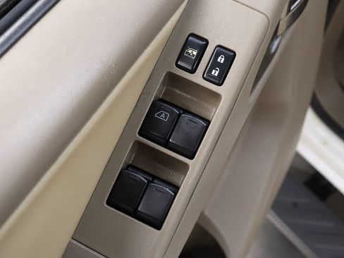 Used 2011 Nissan Frontier SL image 27