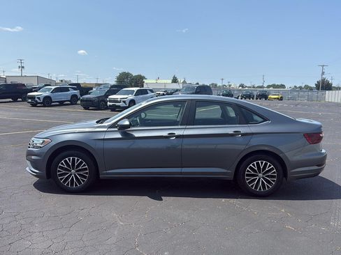 Used 2020 Volkswagen Jetta SE w/ SE Cold Weather Package FWD image 4