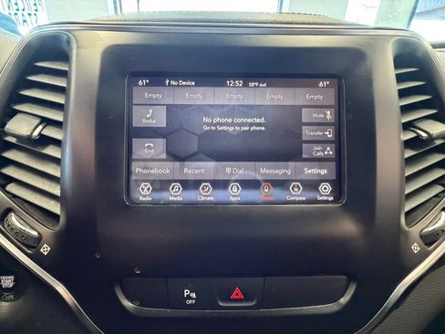 Used 2019 Jeep Cherokee Latitude Plus FWD image 45