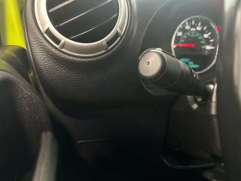 Used 2017 Jeep Wrangler Sahara w/ Connectivity Group AWD/4WD image 20