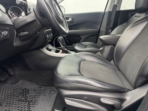 Used 2018 Jeep Compass Latitude w/ Cold Weather Group AWD/4WD image 16