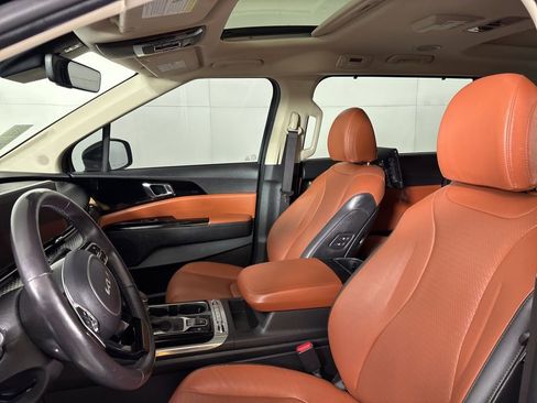 Used 2023 Kia Carnival SX Prestige image 19