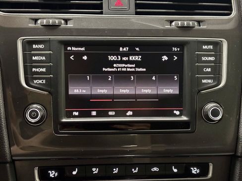 Used 2016 Volkswagen e-Golf SE FWD image 23
