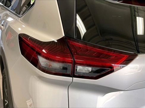 Used 2023 Nissan Rogue SV AWD/4WD image 33