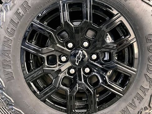 New 2026 Chevrolet Colorado Trail Boss AWD/4WD image 14