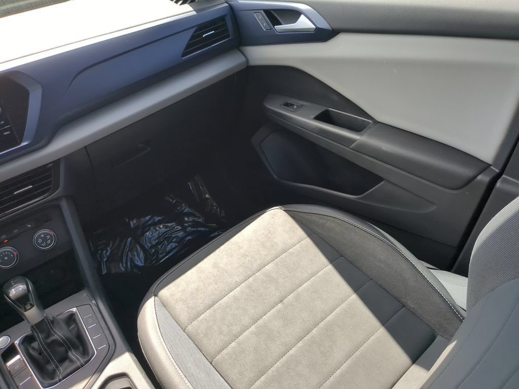 Certified 2022 Volkswagen Taos SE FWD image 15
