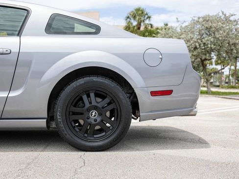 Used 2006 Ford Mustang GT RWD image 14