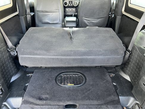 Used 2016 Jeep Wrangler Rubicon w/ Power Convenience Group AWD/4WD image 15